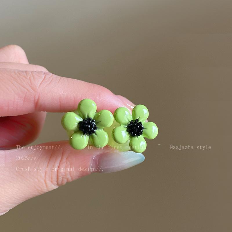 Silver needle color spray paint flower stud earrings simple, small and versatile high-end earrings fashionable small fresh and sweet earrings