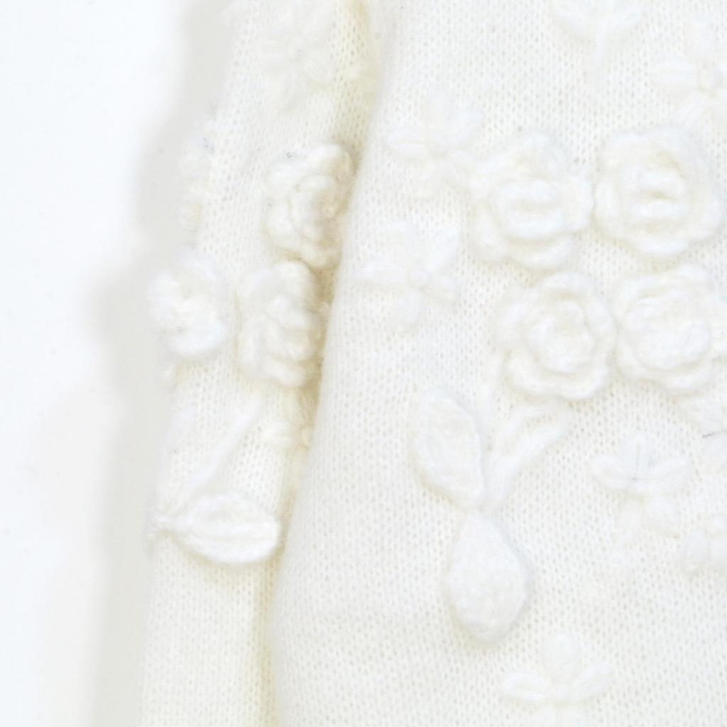 Spring & Autumn V-Neck Crochet Cardigan – Soft, Gentle Style