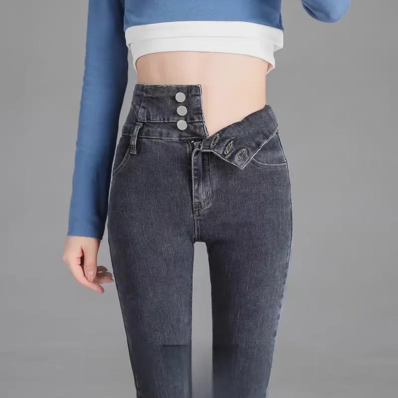 

Женские плюшевые узкие джинсы с высокой талией - коллекция осень/зима 2024 г. 31