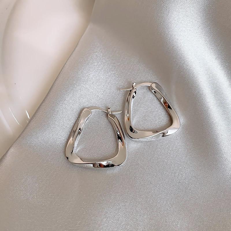 Hollow Metal Circle Earrings Niche Personality Fashion Earrings Simple Temperament Earrings