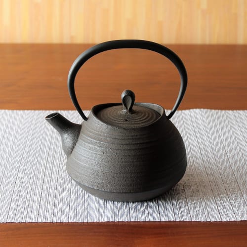 Ichiudo Nambu Ironware Hakeme Iron Kettle 0.6L - Kettle Hakeme 0.6L - [Rust Brown Finish]