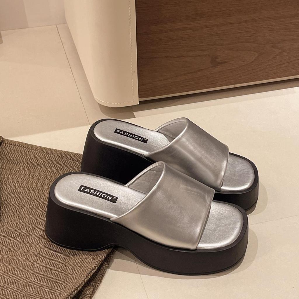 Fashion Lazy Pedal Thick-soled One-word Drag Women Wear New Non-slip and Versatile Beach Sandals In Summer 2025
