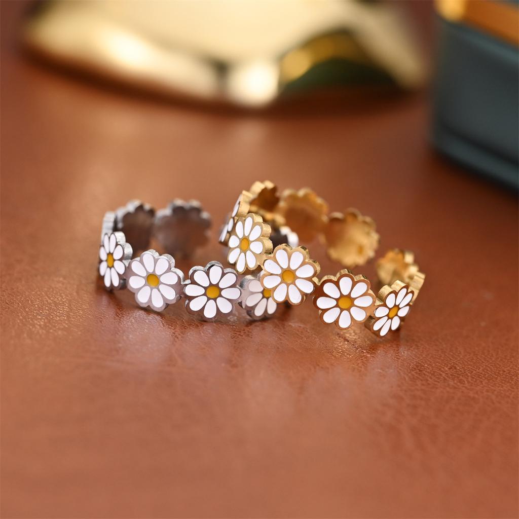 1 buc Inel la modă din oțel titan, Design nou și la modă, și Un mic crizantemă încrețită