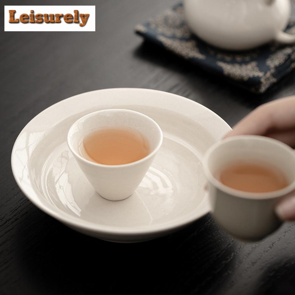 Tráva, dřevo, šedá glazovaná nádoba, držák na ložisko, ručně malovaný kaligrafický stůl na suchý čaj, tácek na ovoce, čajové předměty, příslušenství