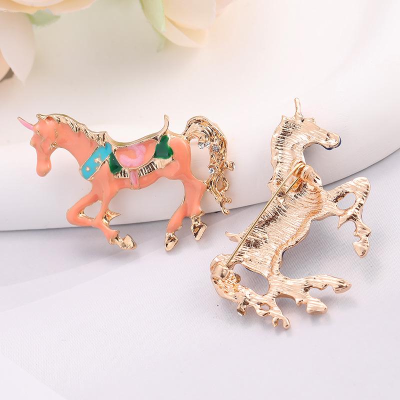Fashion Unicorn Brooch Vintage Colorful Horse Lapel Clips Enamel Animal Corsage Sweater Scarf Coat  Jewelry Accessories