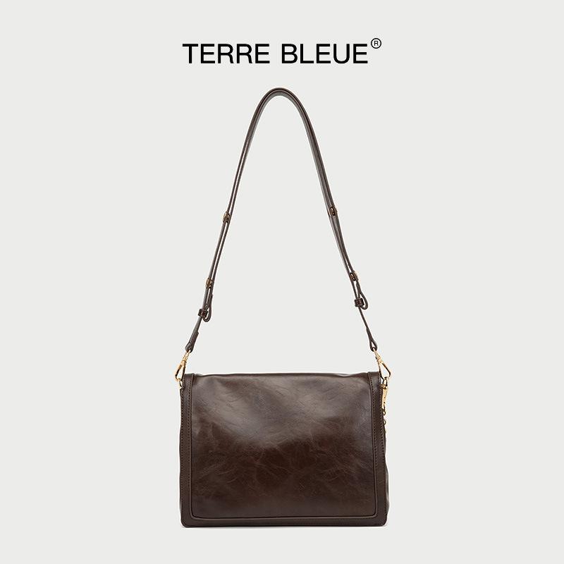Autumn and winter new fashion single shoulder armpit bag niche high-end commuting portable single shoulder oblique span small square bag