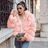 Cappotto da donna slim-fit di media lunghezza con cappuccio in ecopelliccia Autunno/Inverno 2025