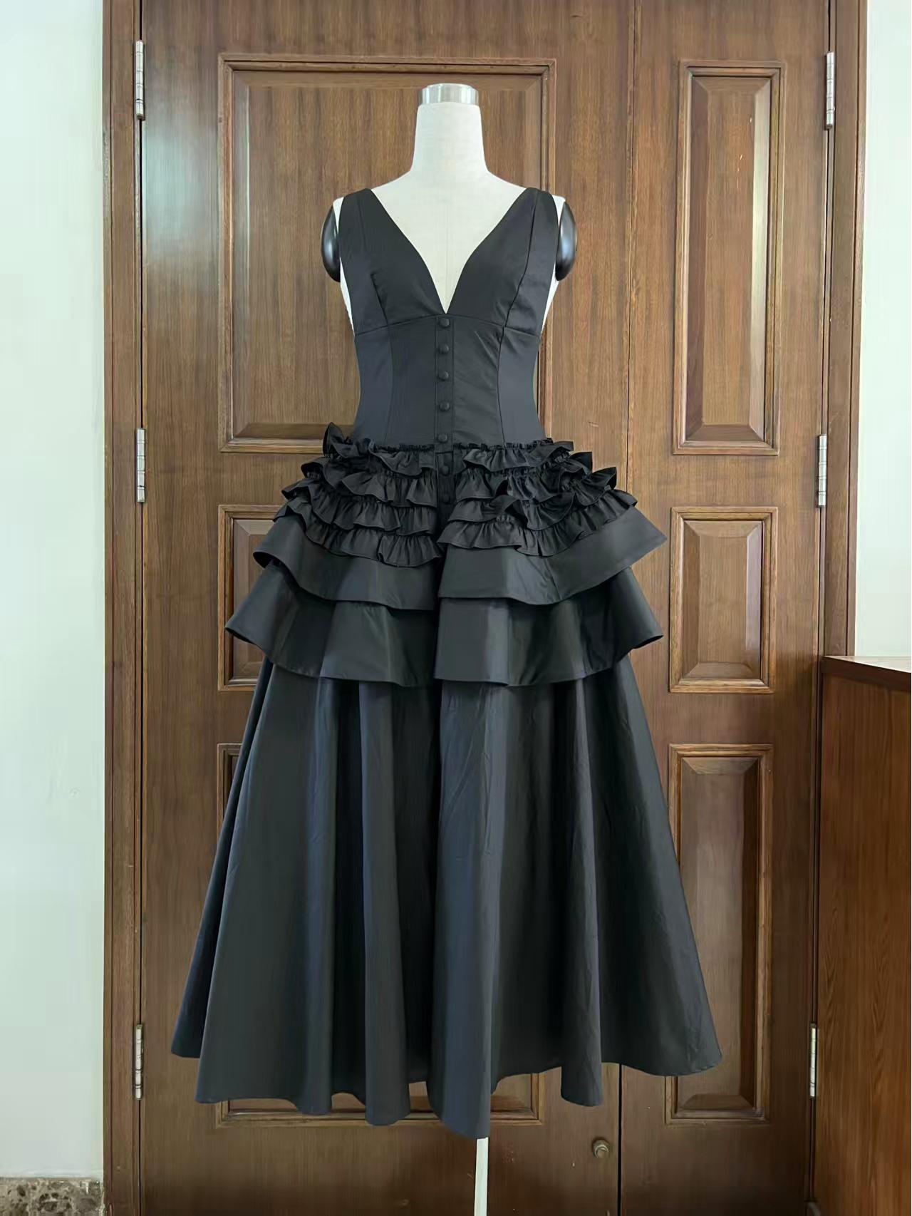 French Retro Ruffled Cake Skirt - Pleated Gown by Vietnamese Designer. XXXL чёрный