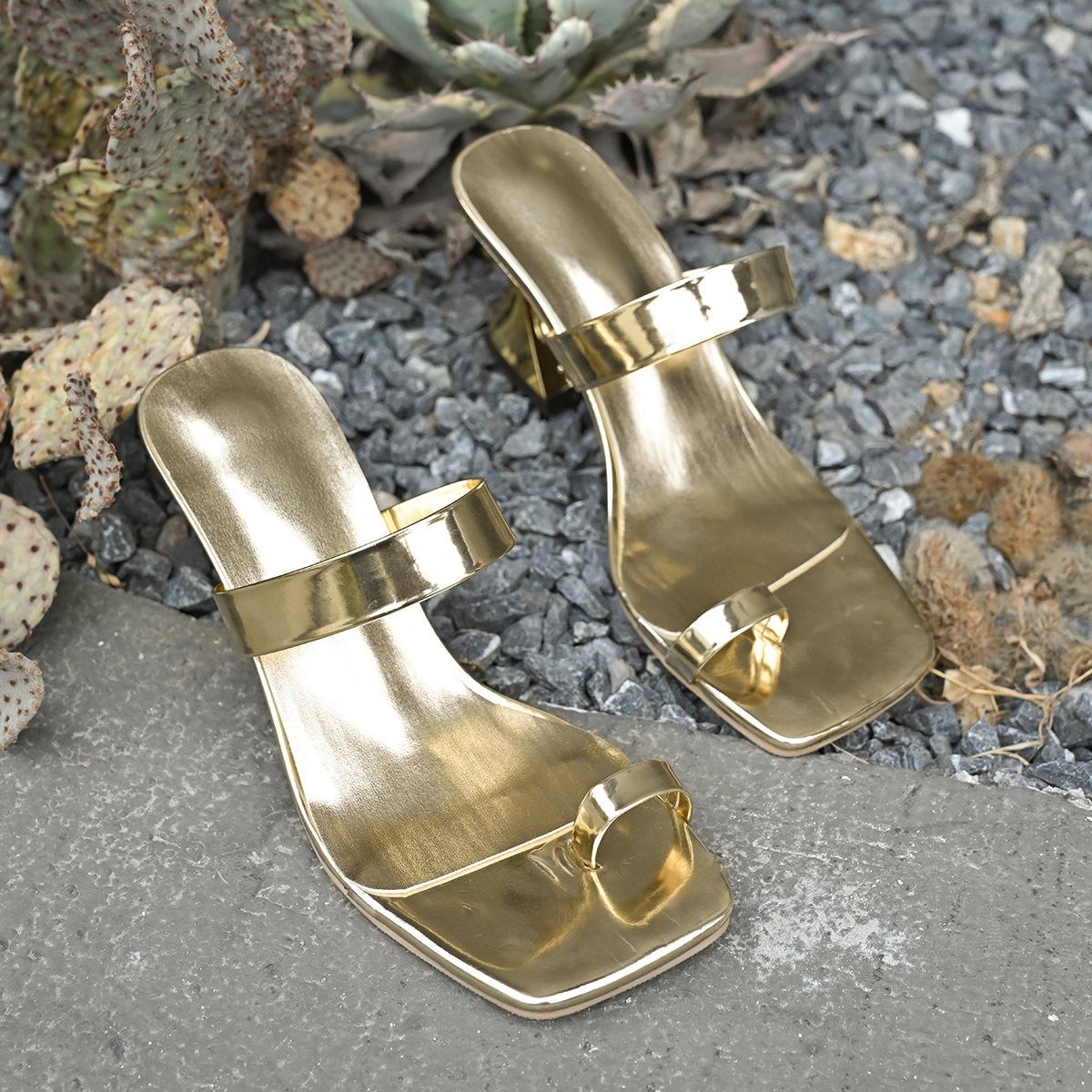 

Летние новые темпераментные туфли с квадратным носком и высоким каблуком женские импортные торговые туфли 2025 года большого размера со специальной формой каблука сексуальные европейские и американские крутые 35