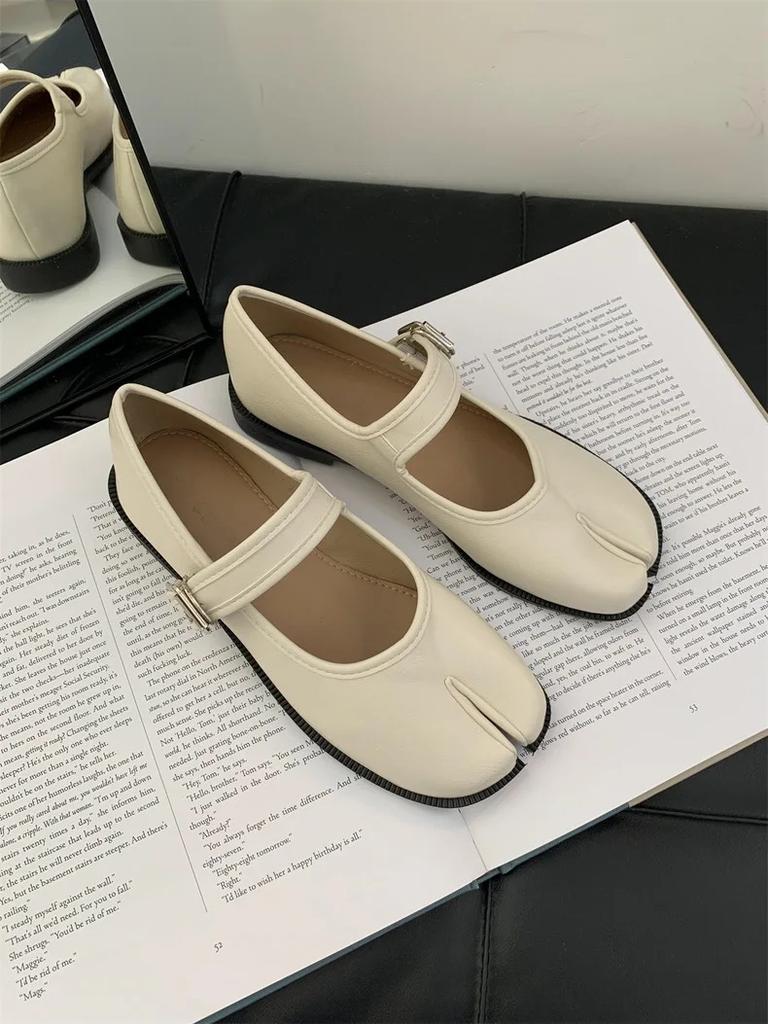 Chic Korean Style Vintage Flat Bottom Shoes Women's Slimming Casual Shoes 2025 Spring New Arrival Rubber Sole Shoes