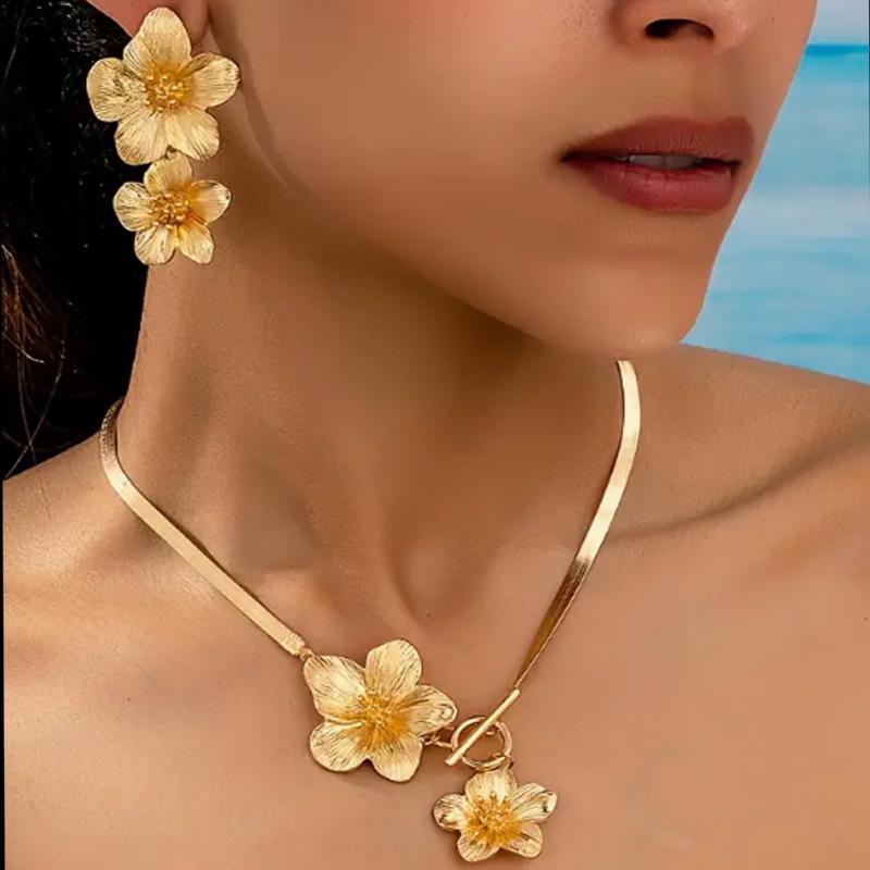Fashionable Alloy Flower Pendant Necklace & Earring Set - Elegant & Versatile Women's Jewelry