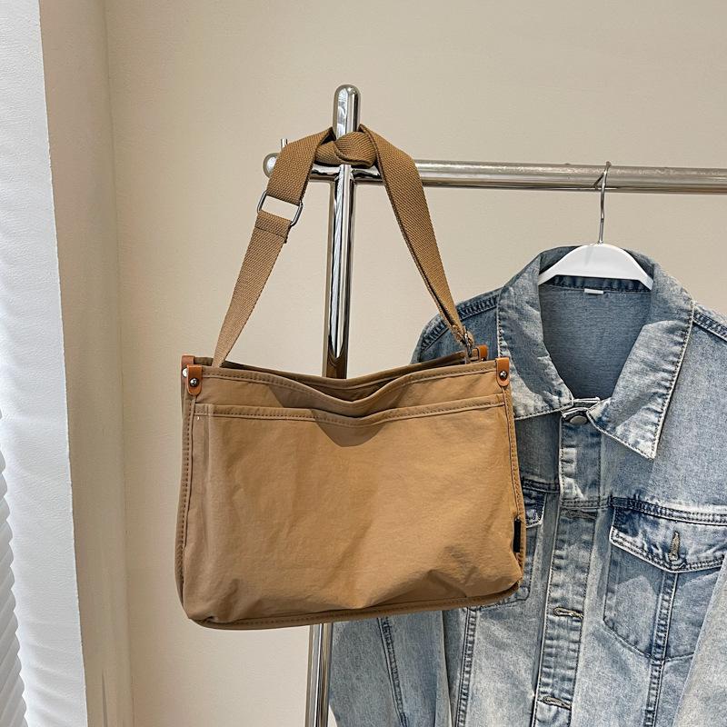 

Korean version of casual pillow bag new solid color simple fashion trend shoulder bag large capacity travel class messenger bag хакі