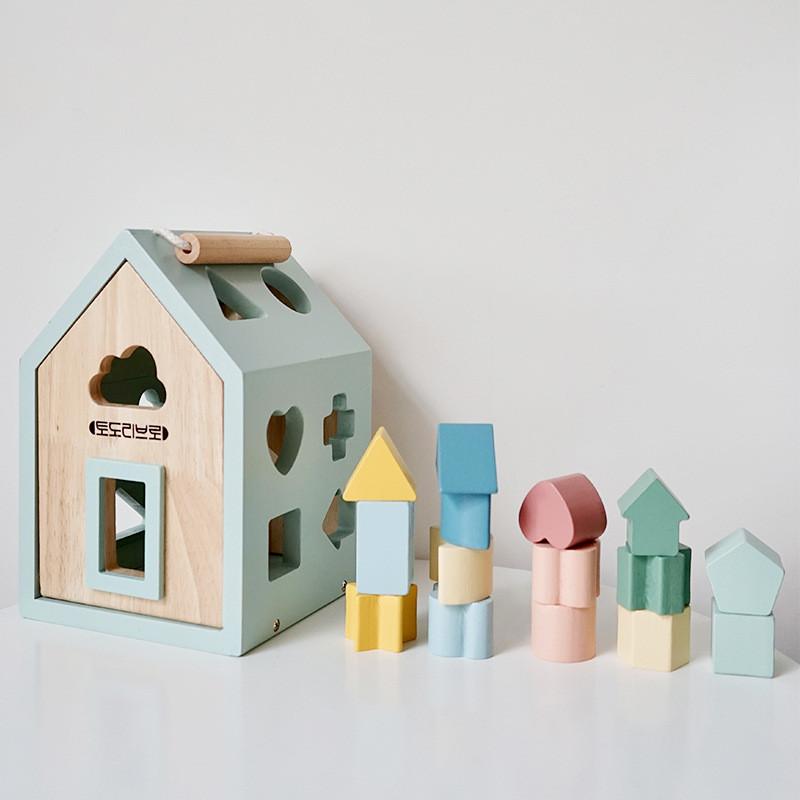 Wooden Geometric Shape Matching House For Early Childhood Education And Cognitive Development