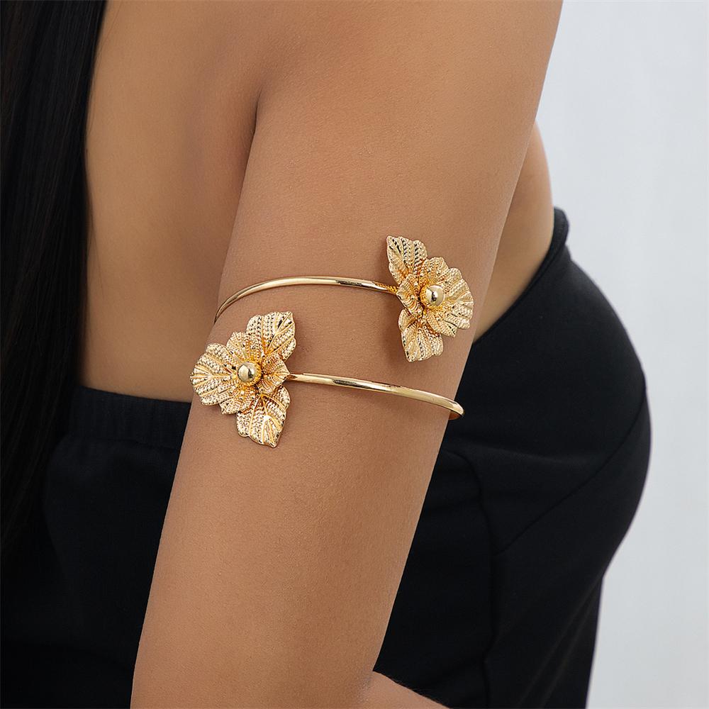 Design Sense Hollow Butterfly Flower Open Cuff Armband for Women Trendy Leaf Floral Geometric Arm Bracelet Party Body Jewelry