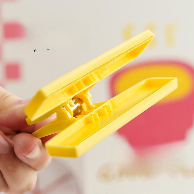 1-1 pieces of colored clips that can be used to hang magnetic-inside-inside office file storage clips and sticky note clips