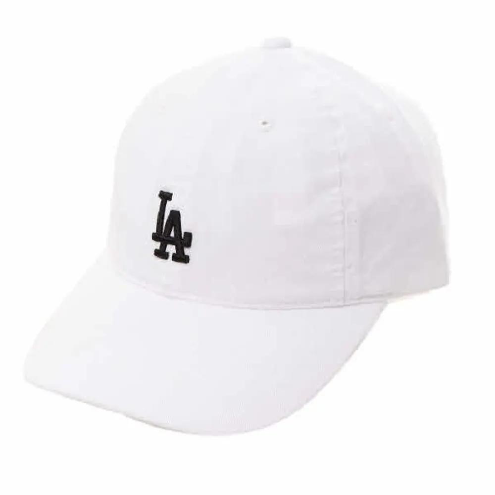 

Унисекс Кепка-бейсболка Rookie с маленьким логотипом (32CP77911-07W) white
