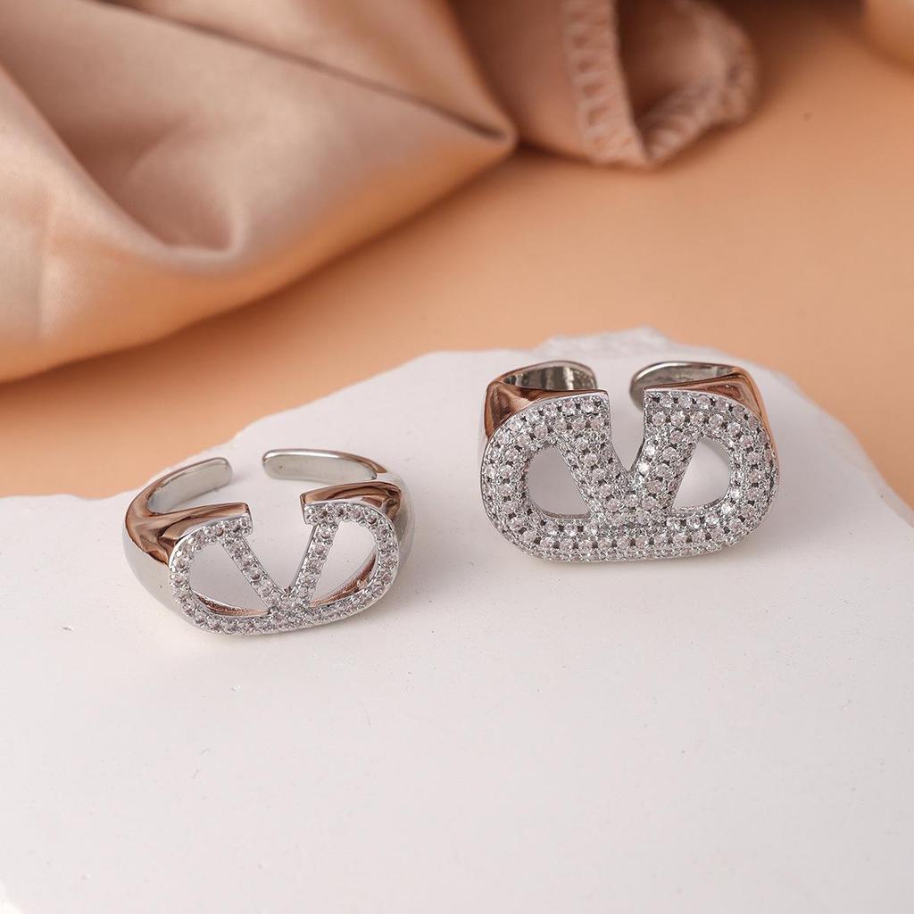 Women's Classic V-Shaped Diamond Ring: Adjustable, Simple, High-End, Micro-Paved Zirconia, Colorfast.