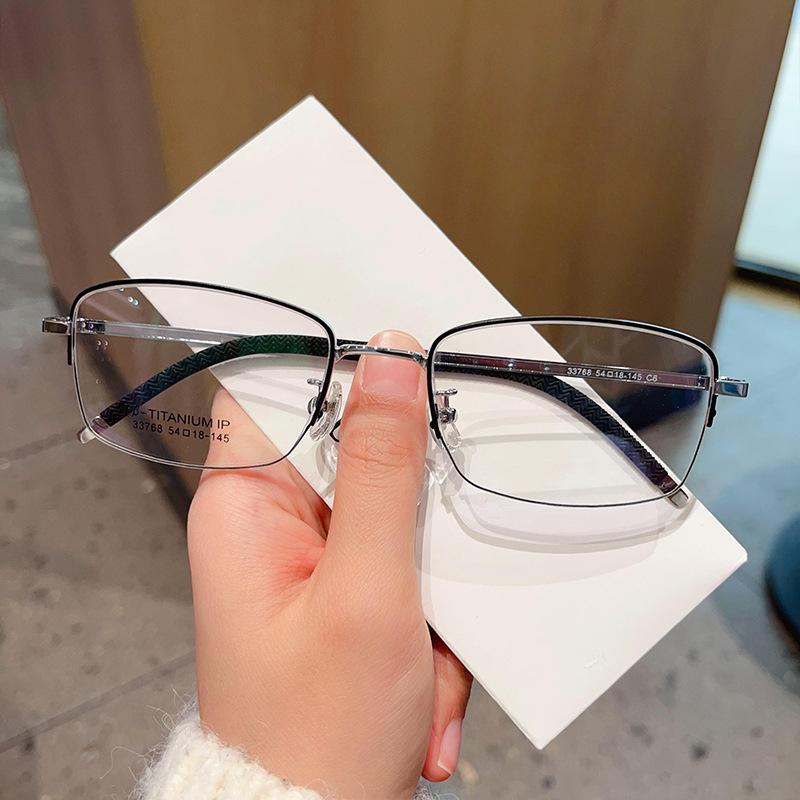 

Сверхлегкие, модные и повседневные деловые мужские очки в полуоправе с матовой оправой можно сочетать с очками для пресбиопии, отпускаемыми по рецепту