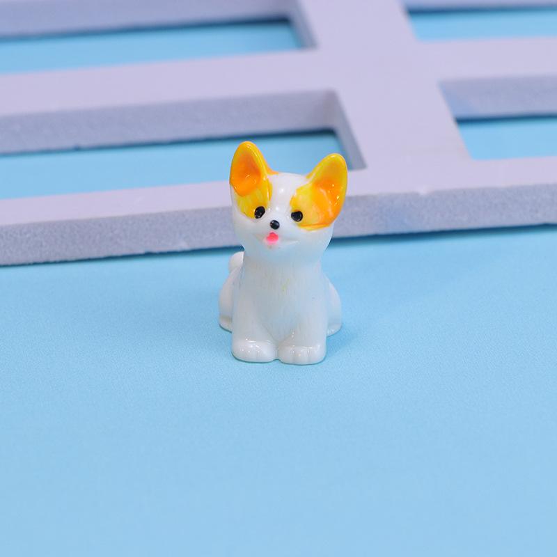 Micro Landscape Cute Golden Retriever Resin Dog Ornament for Desktop or Car Decor.