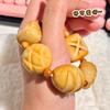 Der gleiche Stil wie der Little Red Shop: Holzkohle-gebranntes Elfenbein-Fruchtschnitzerei-Armband, süßes brotförmiges Elfenbein-Frucht-Kulturspielzeug-Armband für