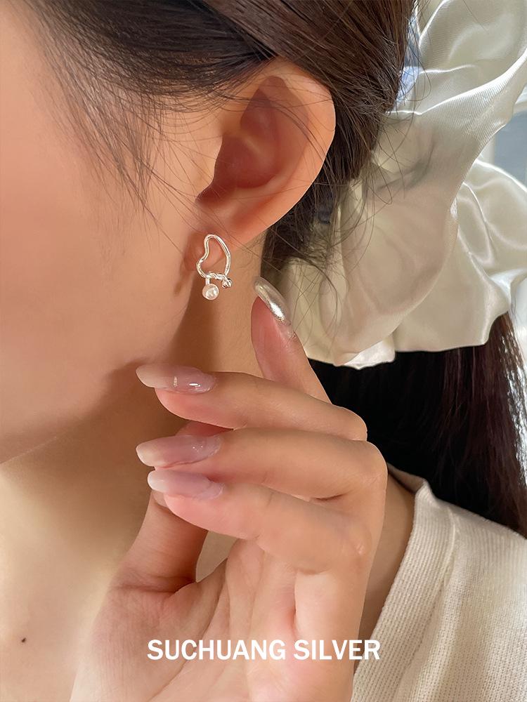 Su Chuang S925 Sterling Silver Irregular Heart Pearl Stud Earrings - Elegant High-End Ear Ornaments for Women