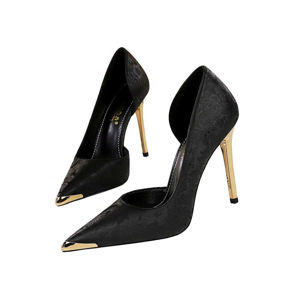 

Banquet National Style Women s Shoes High Heels Thin Heel Shallow Mouth Side Hollow Satin Metal Pointed Single Shoes 37 чорний