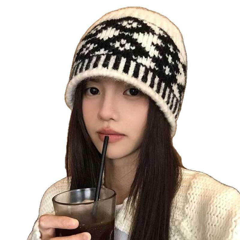 Retro rhombus knitted hat wool hat women's autumn and winter niche design sense knitted hat to keep warm and prevent
