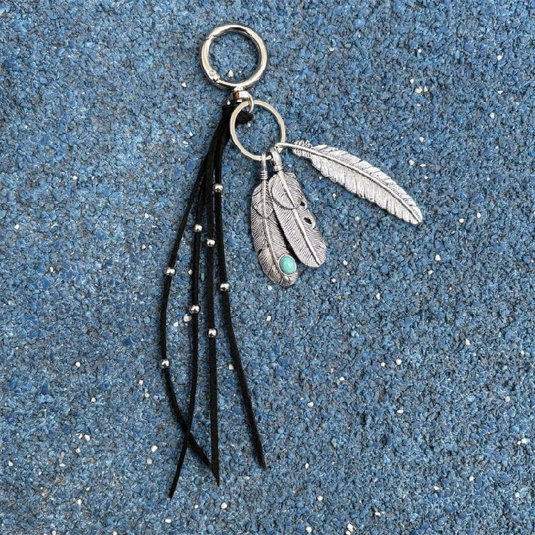 Metallic Alloy Keychain With Feather Tassels Design Versatile Bag Backpack Decoration Sturdy Fashion Jewelry Accessory