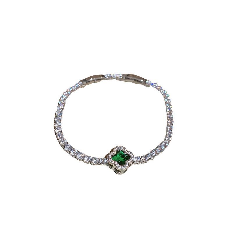 Elegant Zircon Flower Bracelet: Versatile, Fashionable, High-End Jewelry for Women.
