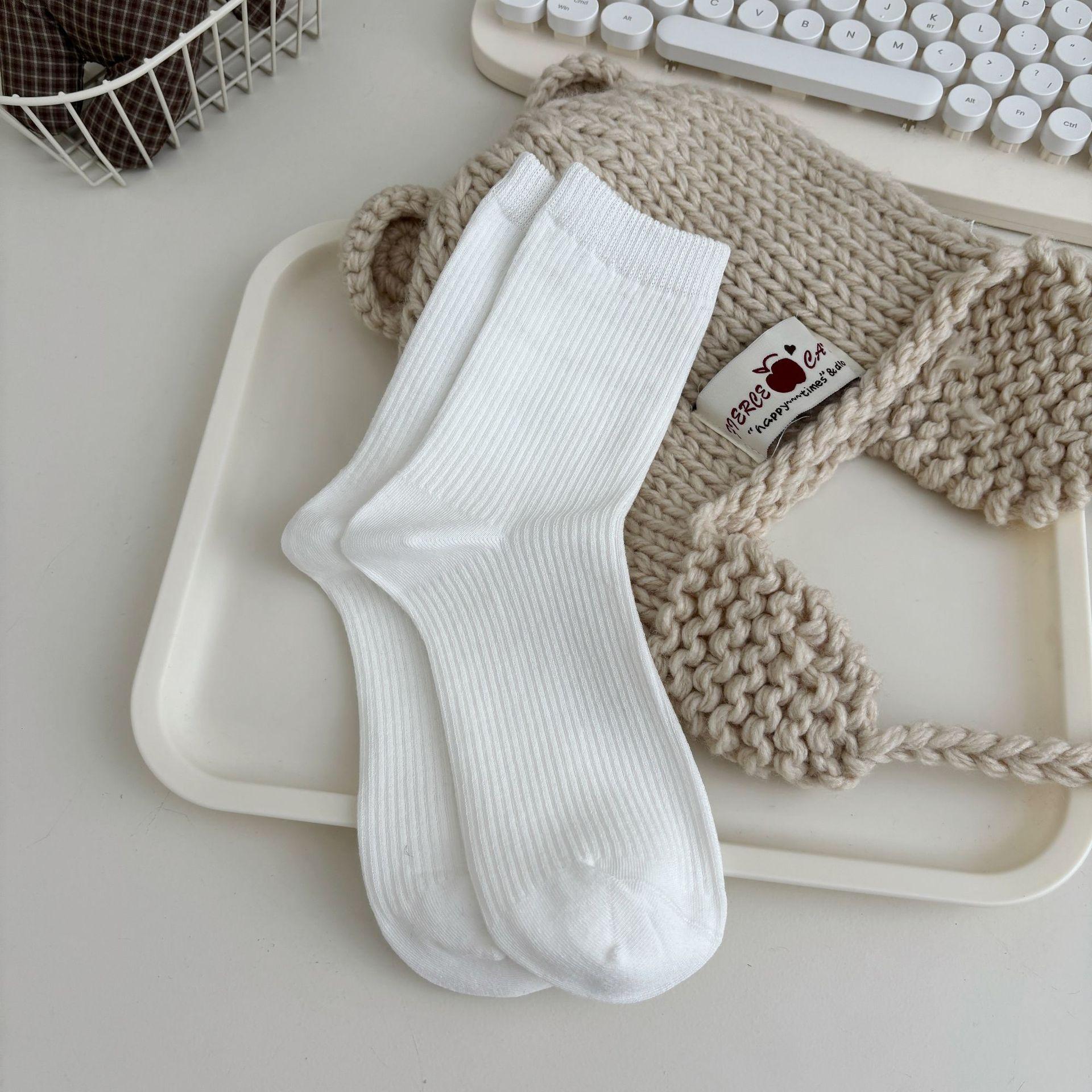 Original women s socks autumn and winter tube socks solid color versatile boneless stacking socks simple ins socks women One size fits all белый