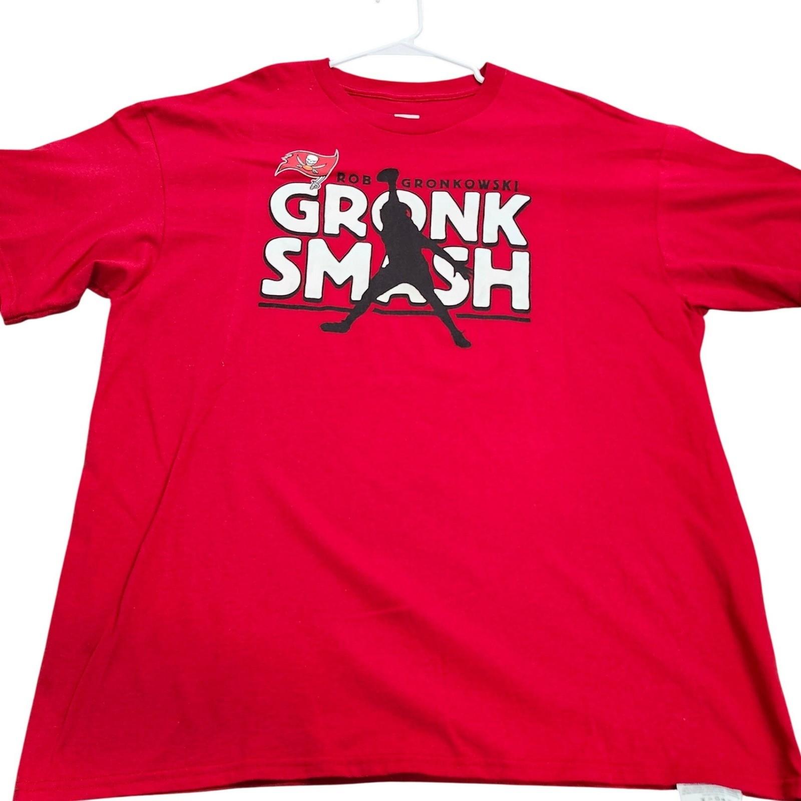 NFL Tampa Bay Buccaneers Rob Gronkowski Gronk Smash Red Graphic XL Unisex T-Shirt XL