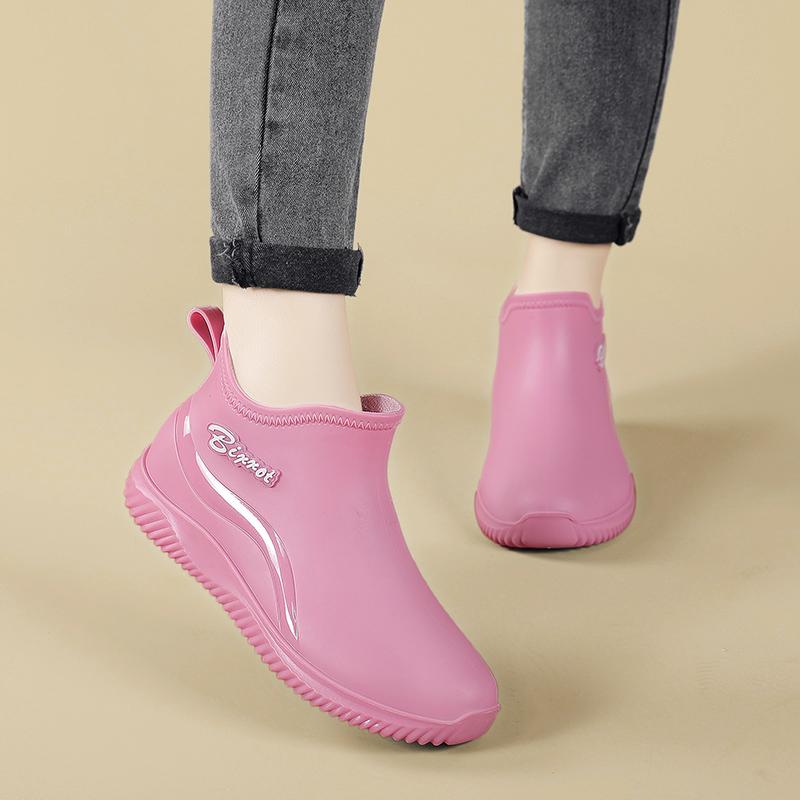 2026Women's New  Cute Soft Bottom Water Shoes Short Tube Rain Boots Summer Fashionable Outerwear Non-slip Stylish Rubber Shoes