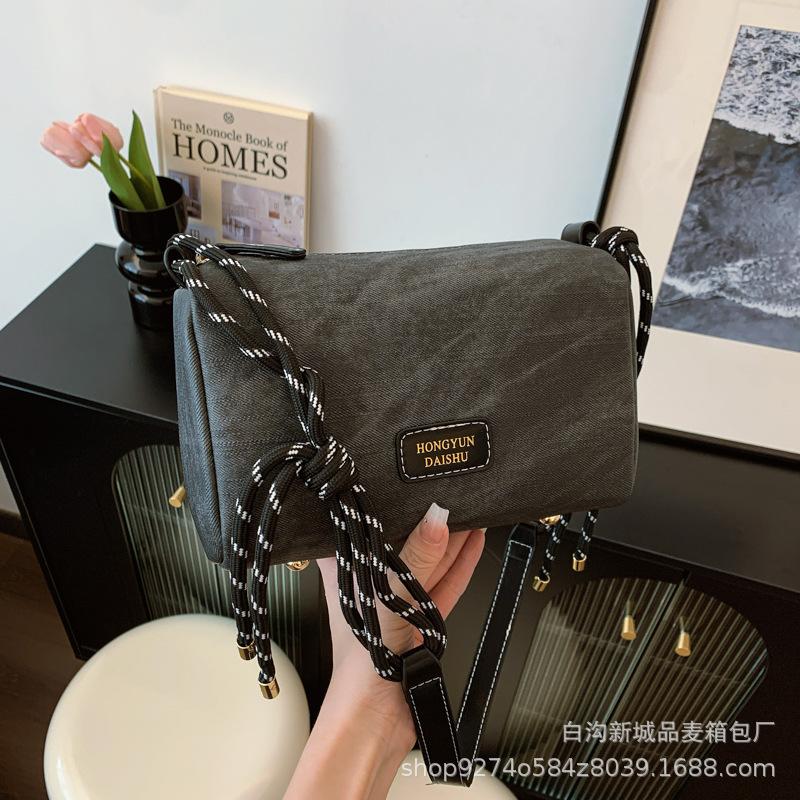 

Small fresh chain underarm bag women s 2025 new Korean version fashion pillow bag high-end casual versatile shoulder bag чёрный