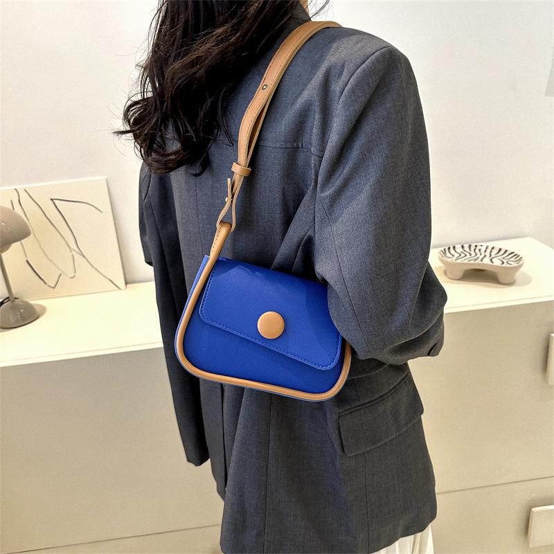 2025 Spring New Contrasting Color Mini Oblique Span Shoulder Small Bag Fashionable Foreign Style Cute Mouth Red Envelope