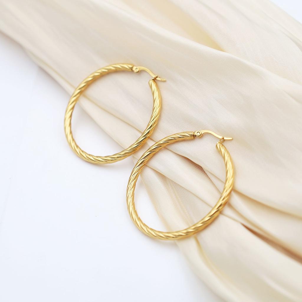Fashion Versatile Round Earrings Premium 18K Titanium Steel Striped Earrings Jewelry Women