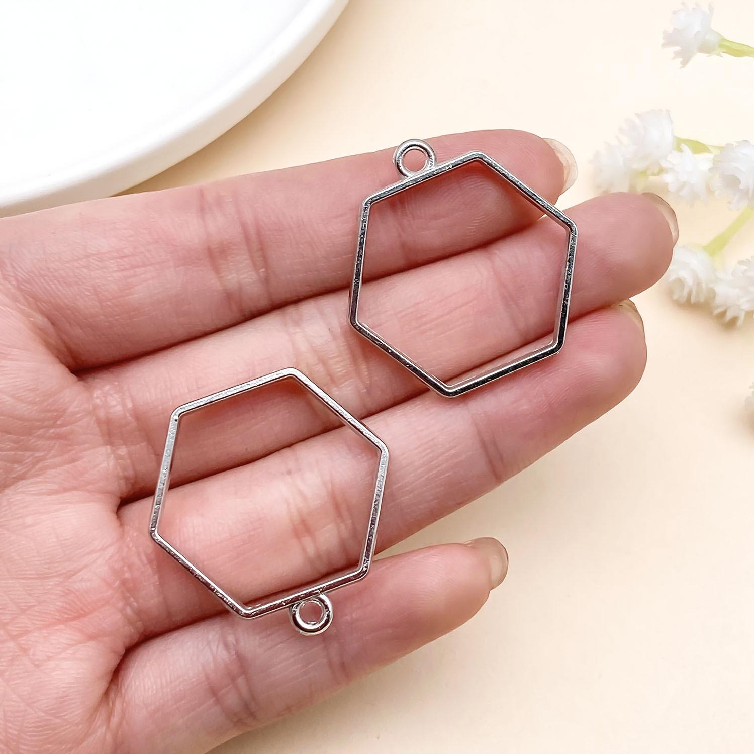 

Брелок-подвеска в форме сердца и звезды с бриллиантами в полой оправе