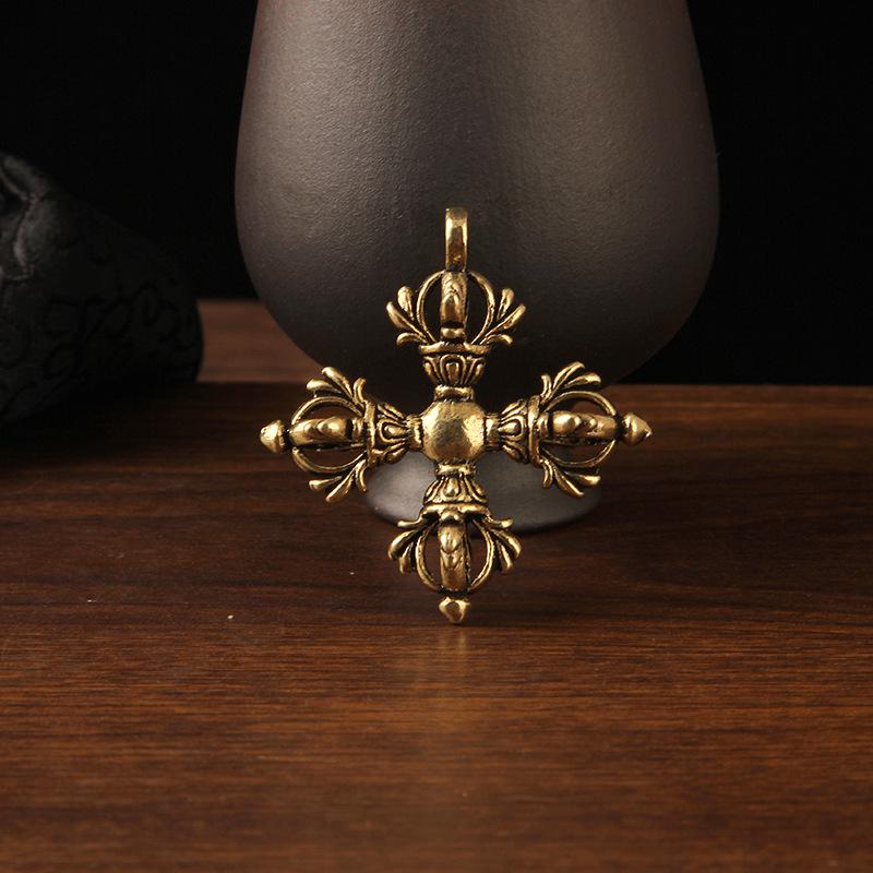 

Антикварный тибетский брелок-ваджра с латунным кулоном-пхурбой