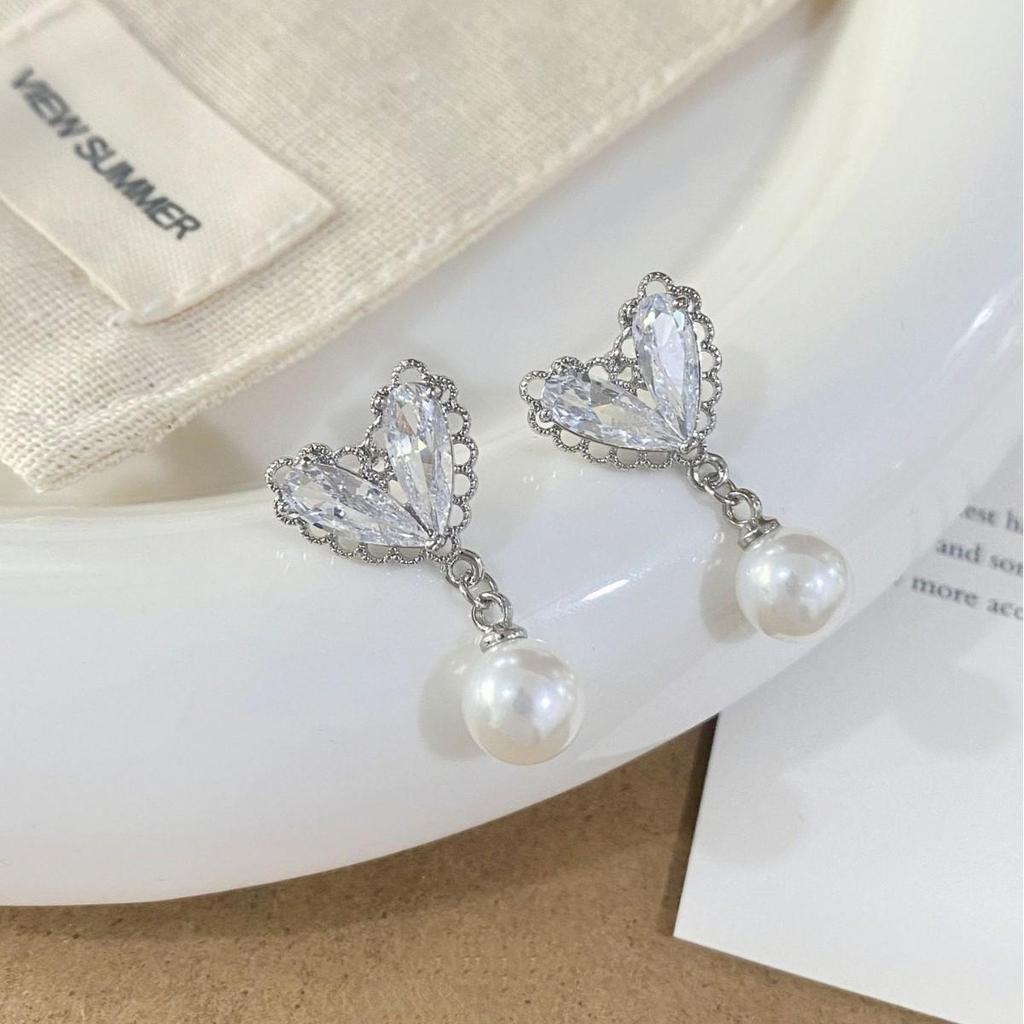 Elegant French Lace Zircon Heart and Pearl Stud Earrings for Women - Sweet, Fashionable, Exquisite Design Jewelry.