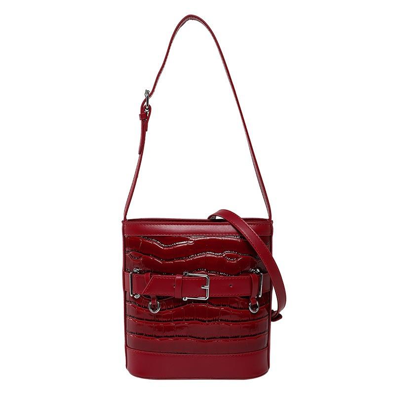 Autumn new Spice Girl locomotive bag fashion trend commuter shoulder women's bag messenger bag bucket bag