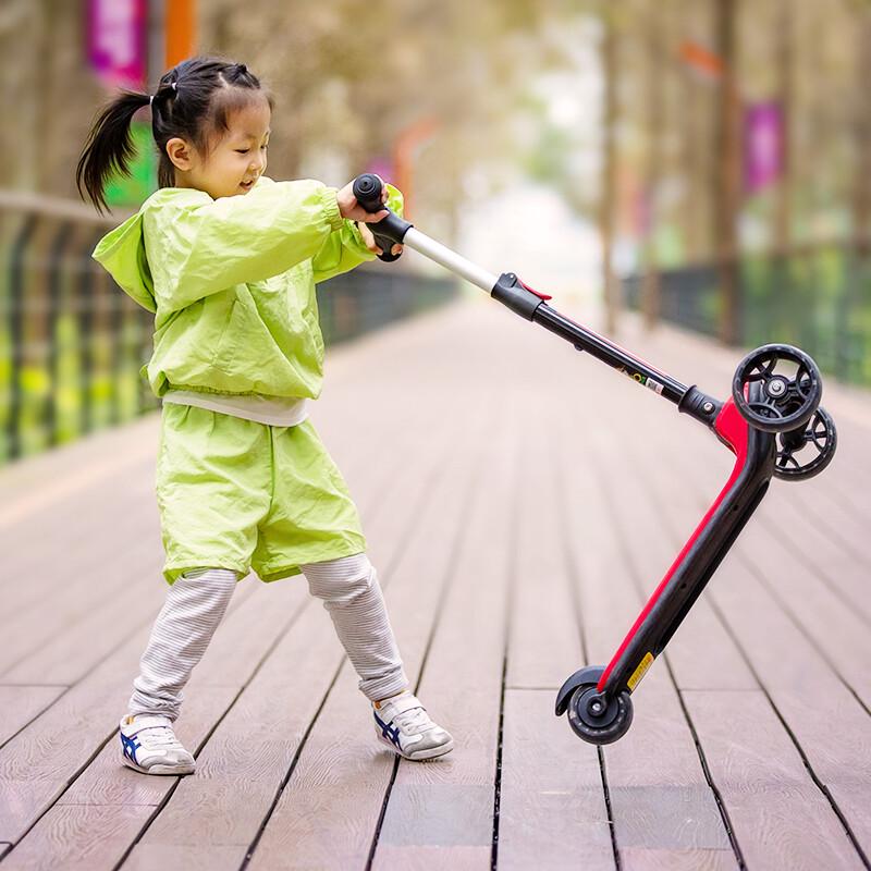 FOREVER Kids 3-Wheel Flashing Scooter