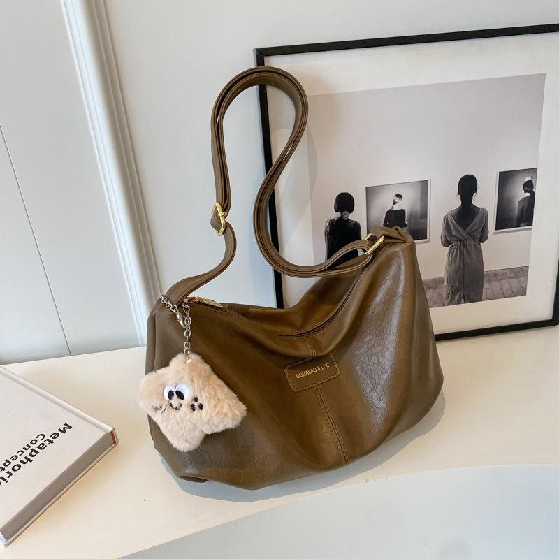 

Chic And Trendy Soft Shoulder Tote Bag With Elegant Vintage Design For Everyday Use In Multiple Colors хаки