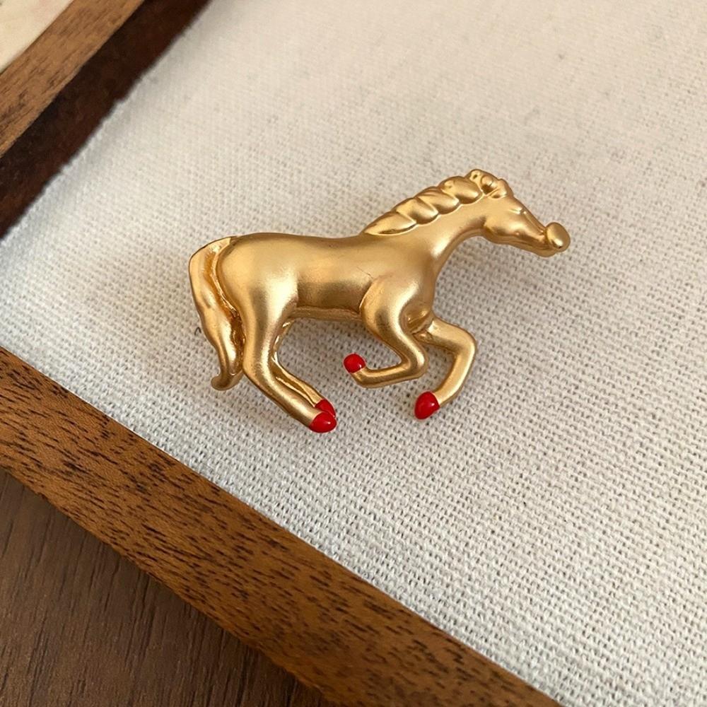 

Vintage Zodiac Pony Pin Chinese New Year Animal Lapel Pins Metal Horse Brooch Men Women Suit Decor золотий