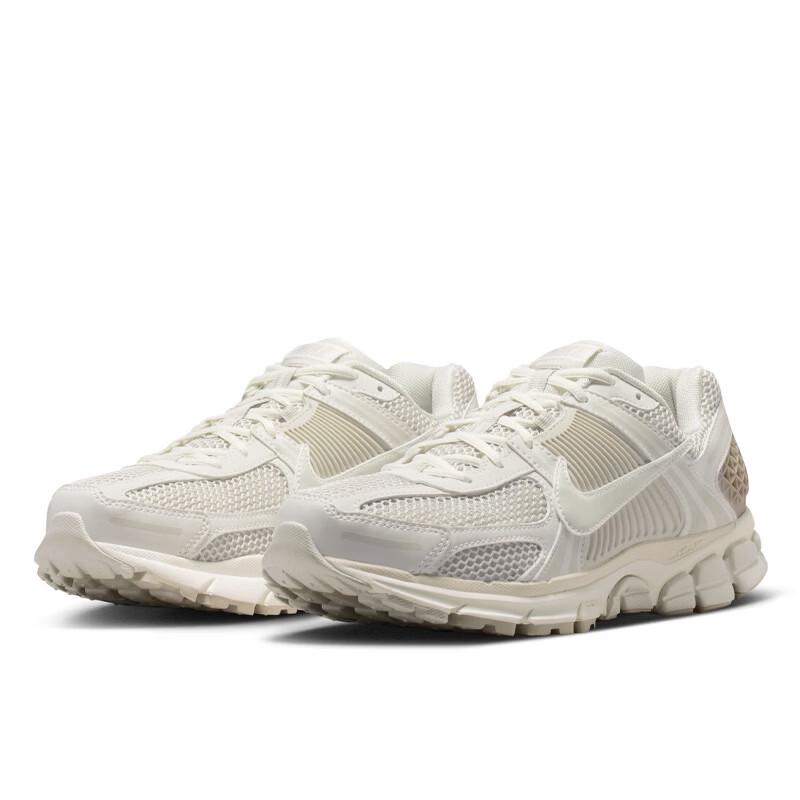

Nike Zoom Vomero 5 Men s Sneakers 41