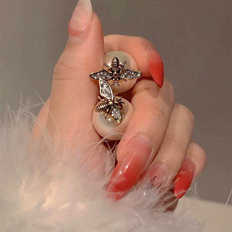 Bee pearl front and rear two earrings literary and artistic fan temperament high-end stud earrings fashion light luxury earrings