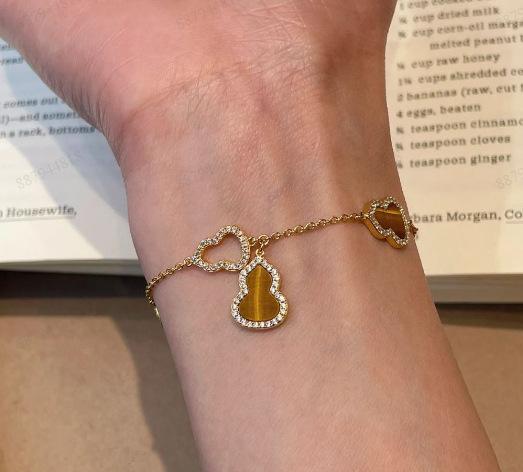 Light Luxury Retro Chinese White Shell Red Shell Gourd Bracelet, Exquisite Pendant, Luxury And Extravagance White High-End Bracelet