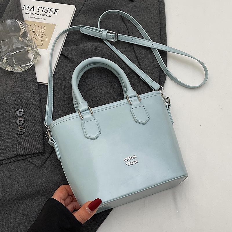 

New product wholesale niche simple oil wax leather portable bucket bag women s fashionable senior sense commuter versatile messenger bag