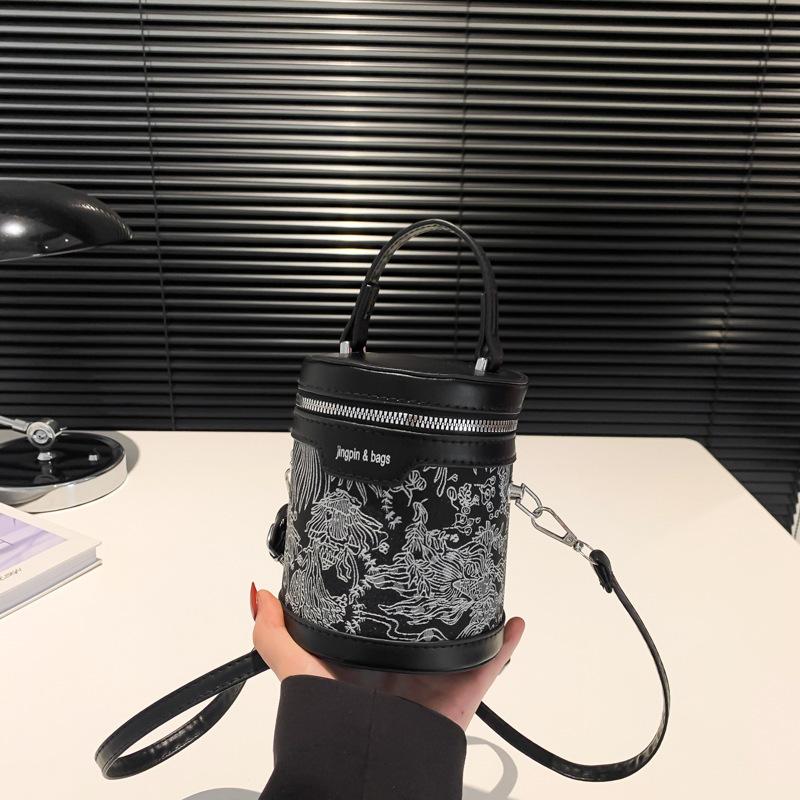 Популярная в этом году женская сумочка 2025 года, новая модная и красивая повседневная сумка-ведро нишевого дизайна, сумка-мессенджер