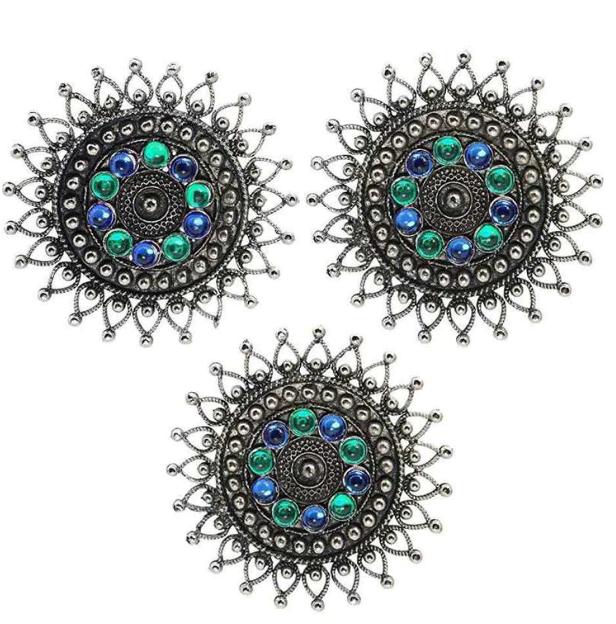 

Комбинация серег-гвоздиков с разноцветными камнями и кольцом