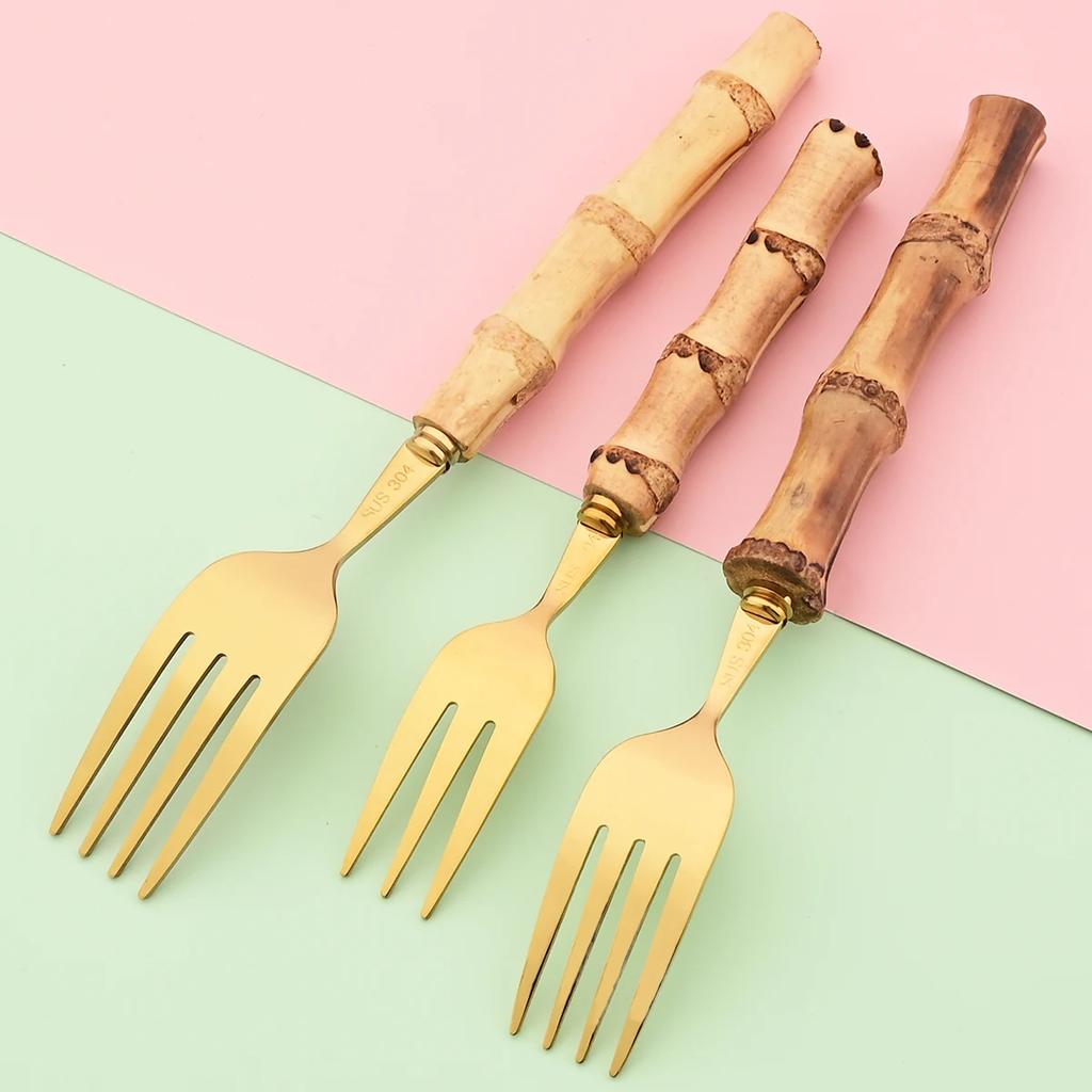 Set di posate con manico in bambù argentato da 20 pezzi Set di stoviglie in acciaio inossidabile 304 Coltello Forchetta da dessert Cucchiaio Stoviglie Posate da cucina