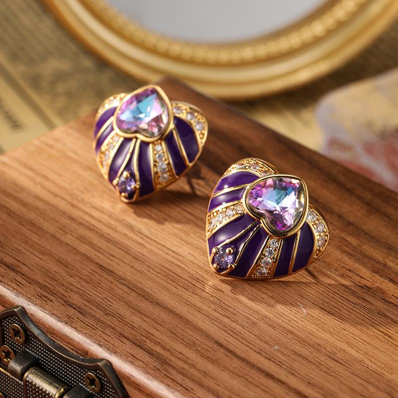 SUYU Vintage Mid-ancient Earrings Palace Style Drip Glazed Love Heart Stud Earrings Elegant Light Luxury  Personalized Earrings